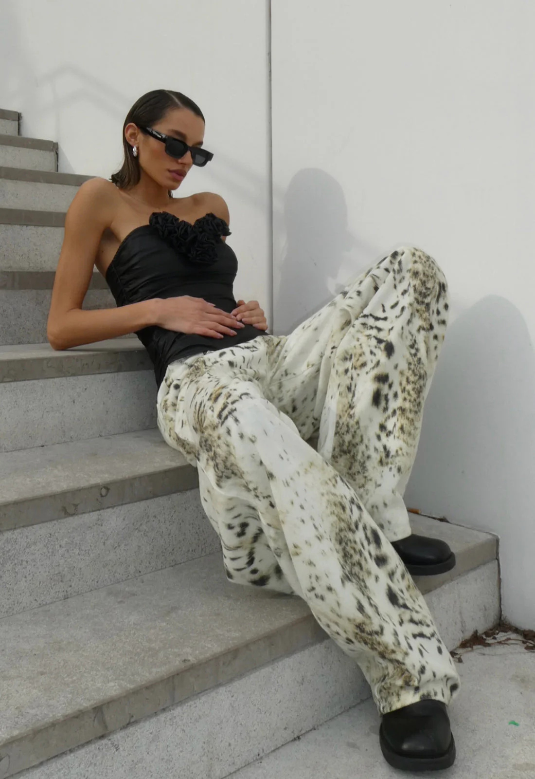 1640-horseshoe-jean-snow-leopard-6.webp HORSESHOE JEAN - SNOW LEOPARD