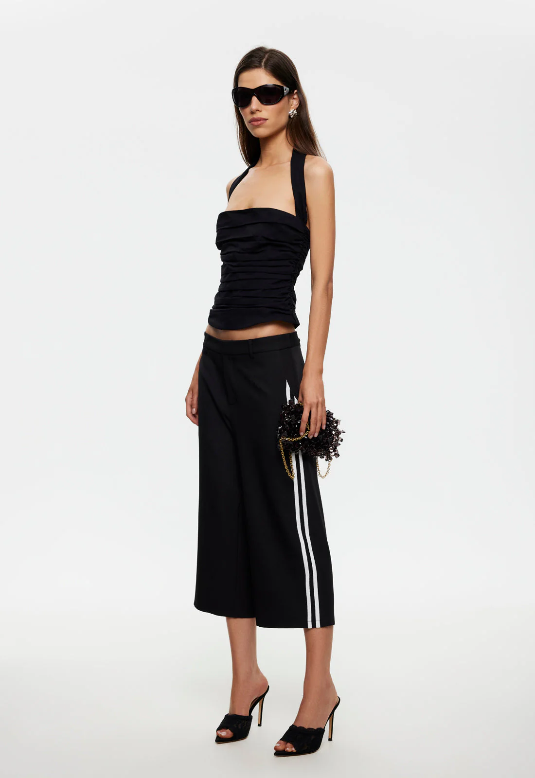 2483-amore-halter-top-noir-1.webp AMORE HALTER TOP - NOIR