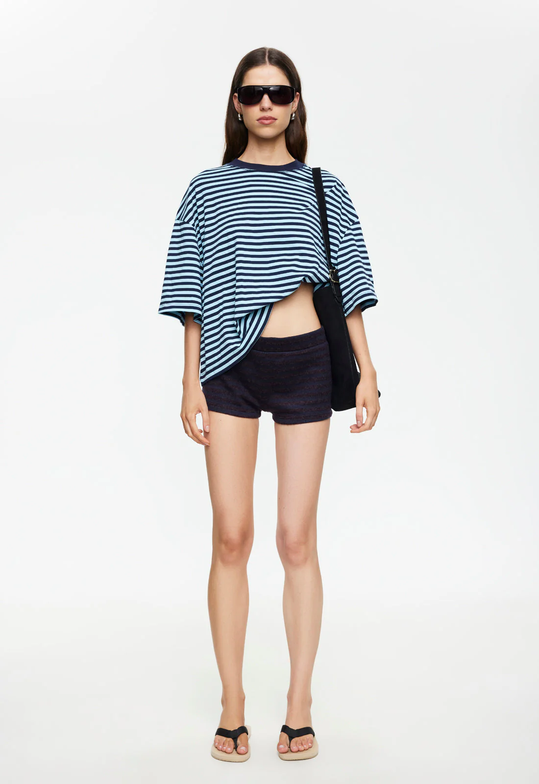 3842-bloom-short-sleeve-navy-sea-stripe-3.webp BLOOM SHORT SLEEVE - NAVY SEA STRIPE