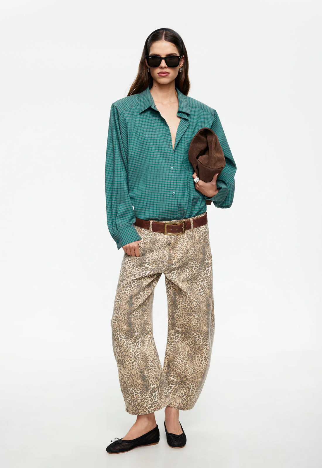 824-horseshoe-cropped-jean-leopard-1.webp HORSESHOE CROPPED JEAN - LEOPARD