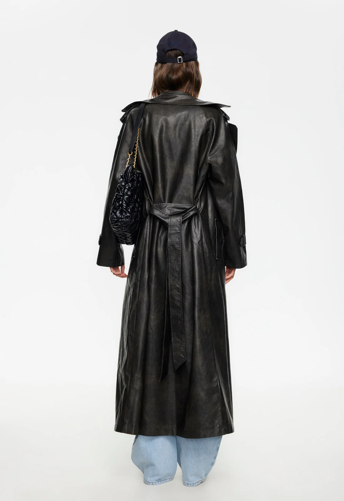 920-off-duty-coat-washed-onyx-4.webp OFF DUTY COAT - WASHED ONYX